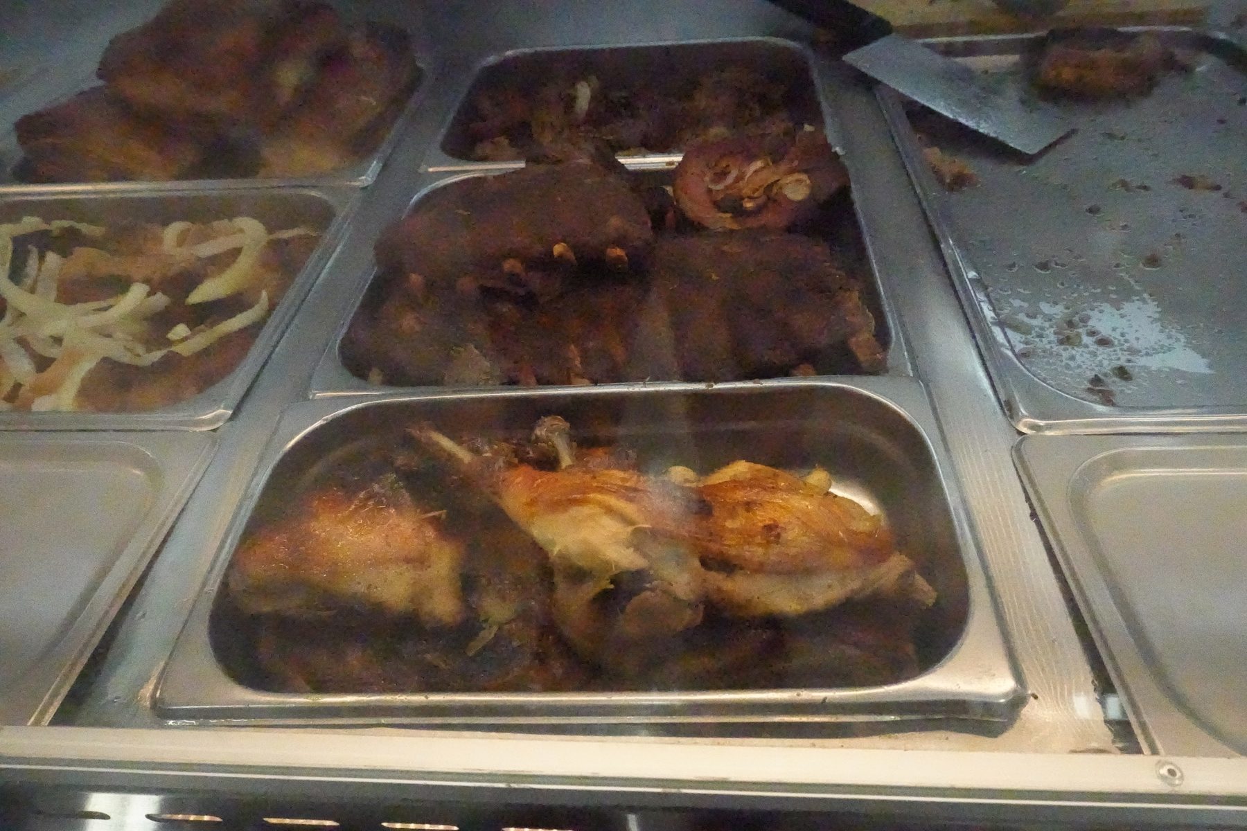 Pollo asado y costillas BBQ